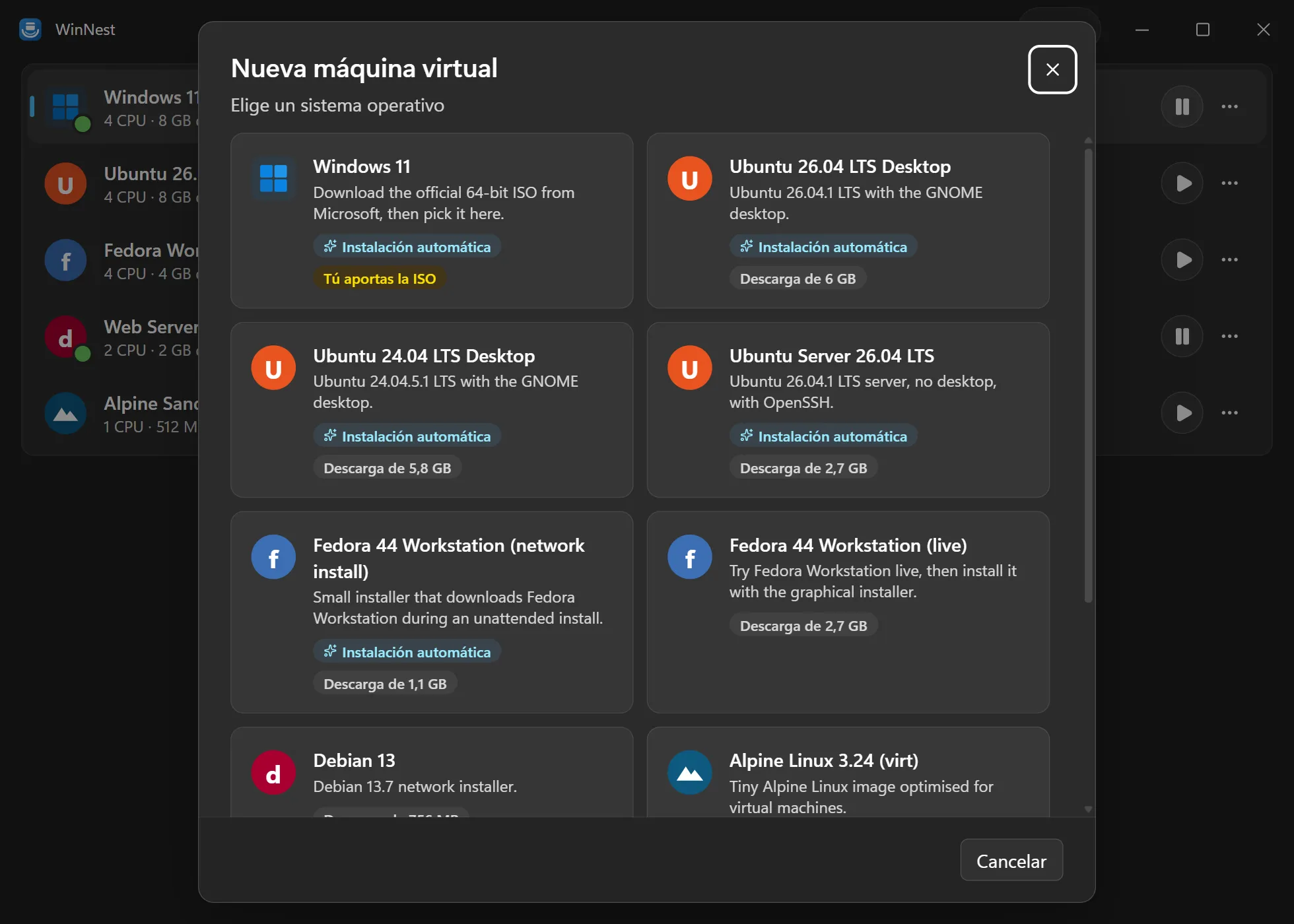 El diálogo Nueva máquina virtual: Windows 11, Ubuntu 26.04 y 24.04, Ubuntu Server, Fedora 44, Debian 13 y Alpine Linux, con etiquetas de instalación automática y tamaño de descarga.